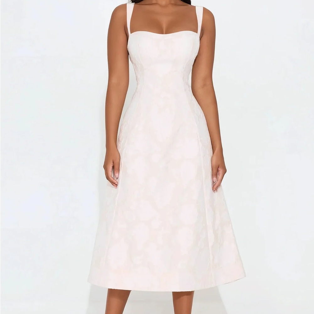Sleeveless Square-Neck Midi Dress in blush